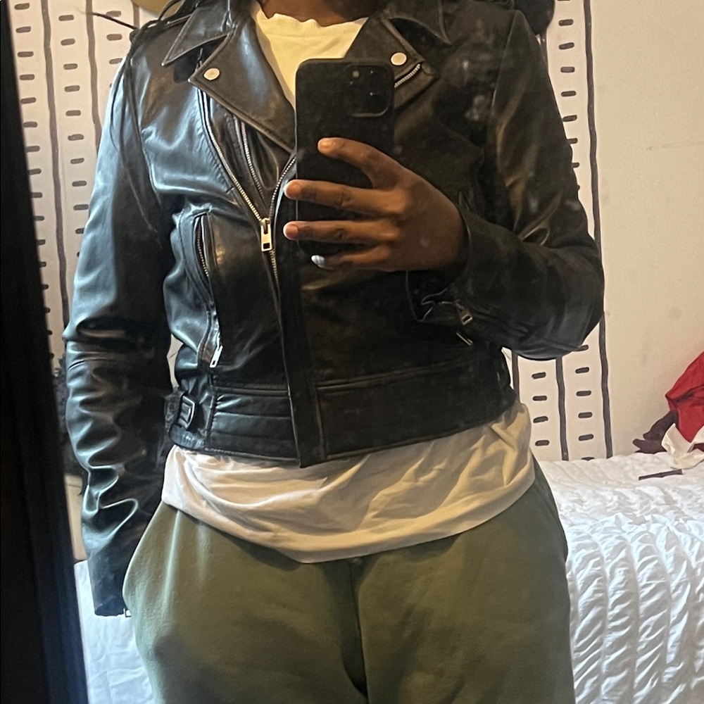 Barneys New York Women's Classic Black Leather Jacket - Picture 12 of 13